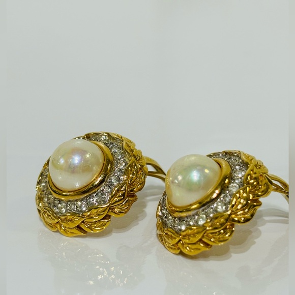 Rare Authentic Nina Ricci Clip on Faux Pearl Gold tone Earrings - Picture 5 of 13